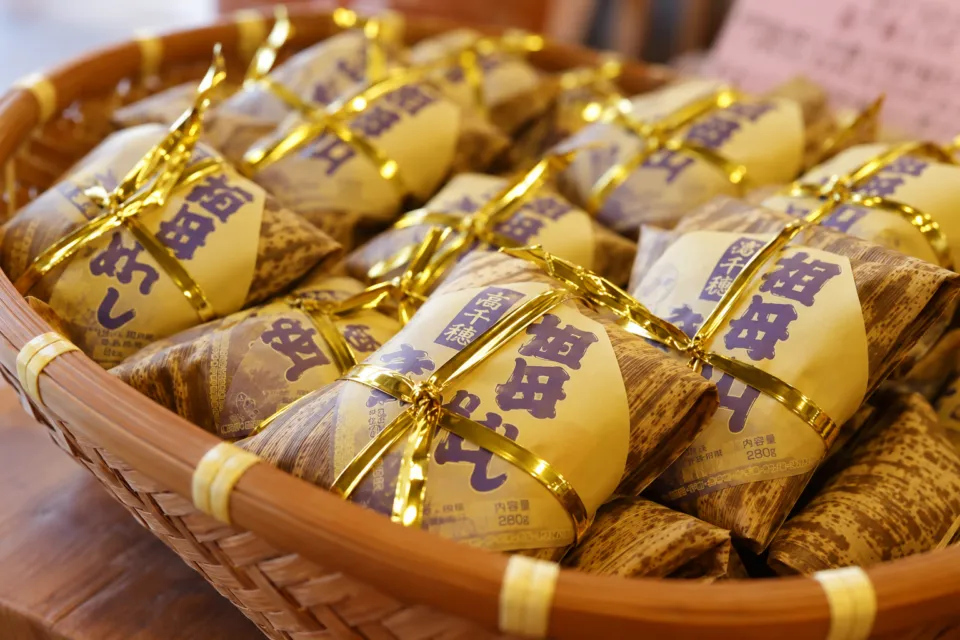 神楽宿の売店に並ぶ包装されたゆべし