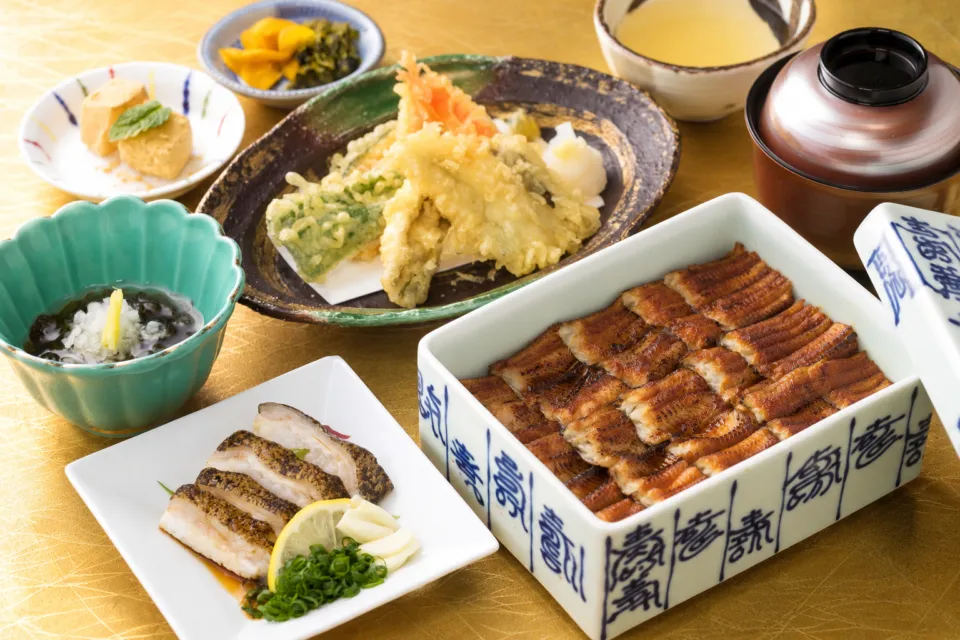 海鮮家 福伸のうなぎの重と天ぷらの食卓