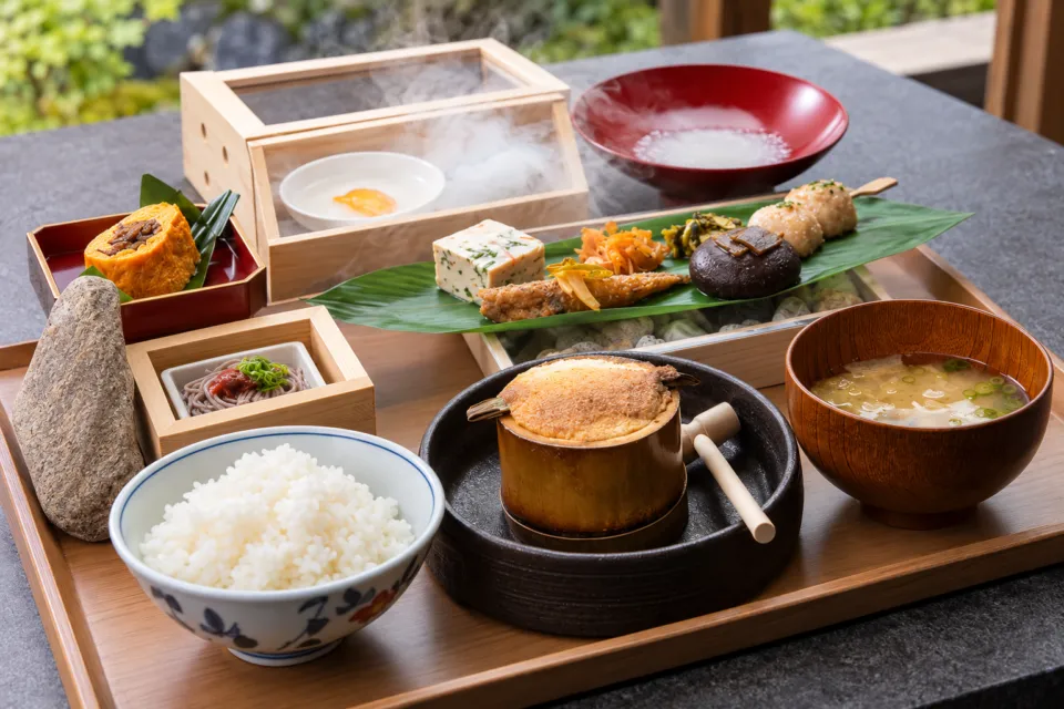 高千穂 離れの宿 神隠れの和朝食の御膳の一例