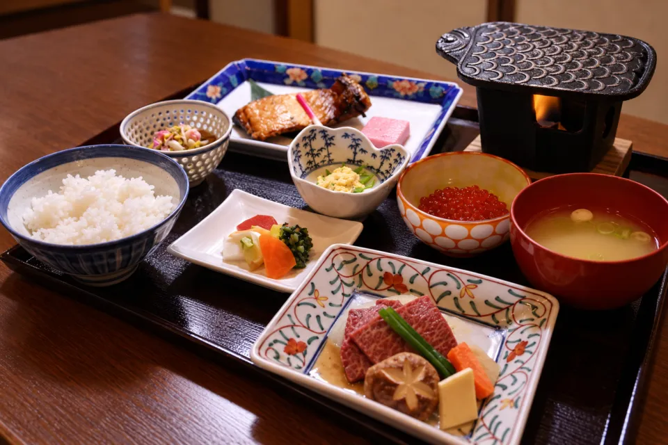 割烹 千渡里の村上の食材を盛り込んだ定食