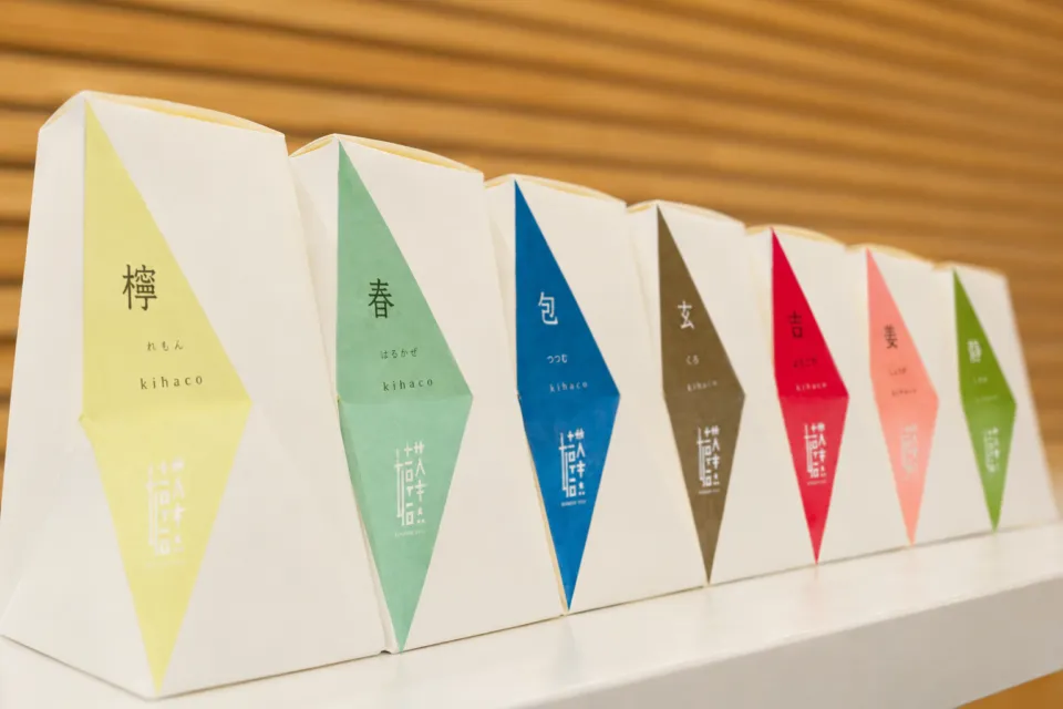 RestaurantCafe&Shop kihacoの色別の和紅茶パッケージ