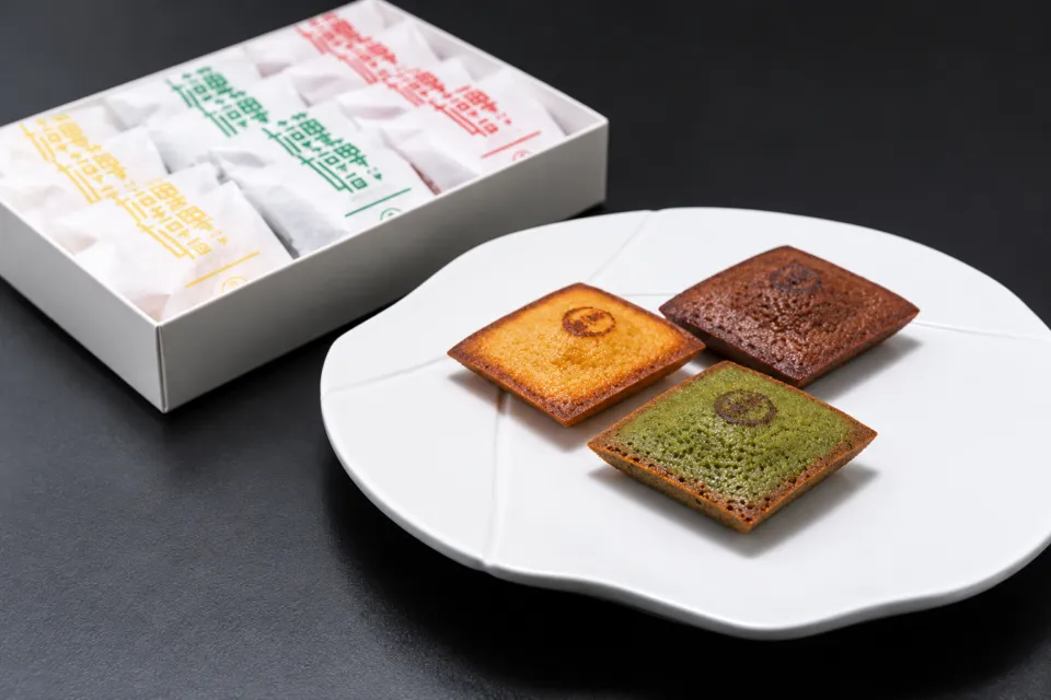 RestaurantCafe&Shop kihacoの三種類の焼き菓子と箱