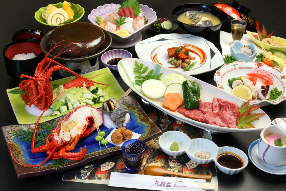 北郷温泉 べっぴんの湯の宿 丸新荘の宮崎牛と伊勢海老の料理一例