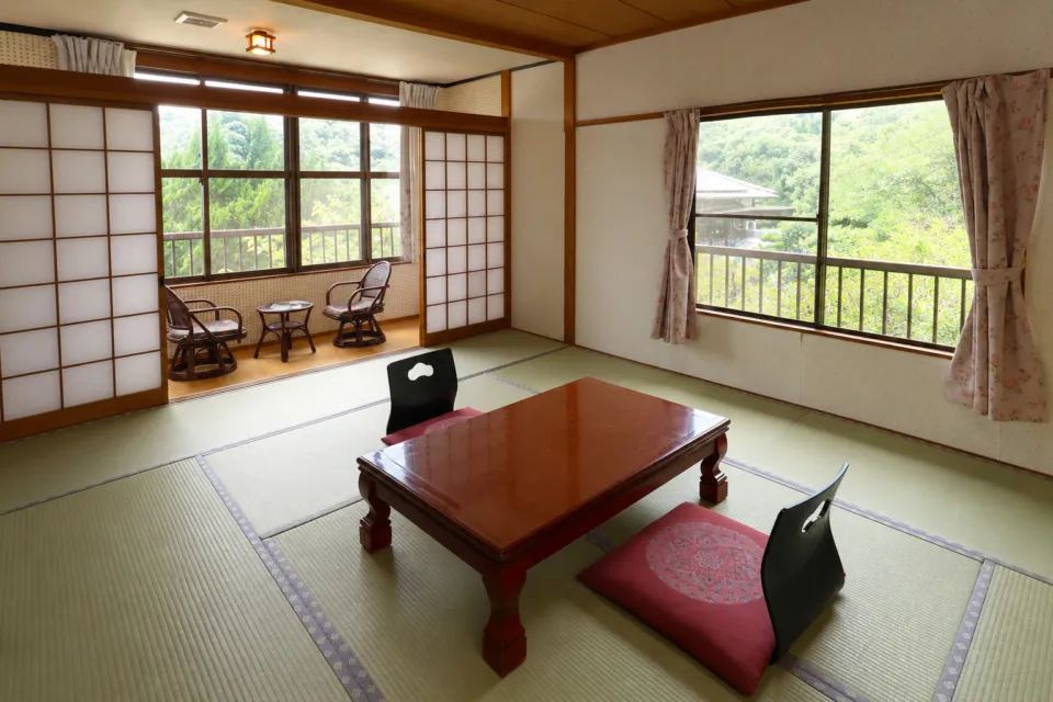 北郷温泉 べっぴんの湯の宿 丸新荘の西館 和室10畳＋広縁付き