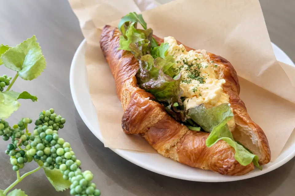 好文cafeの卵と葉野菜のクロワッサンサンド
