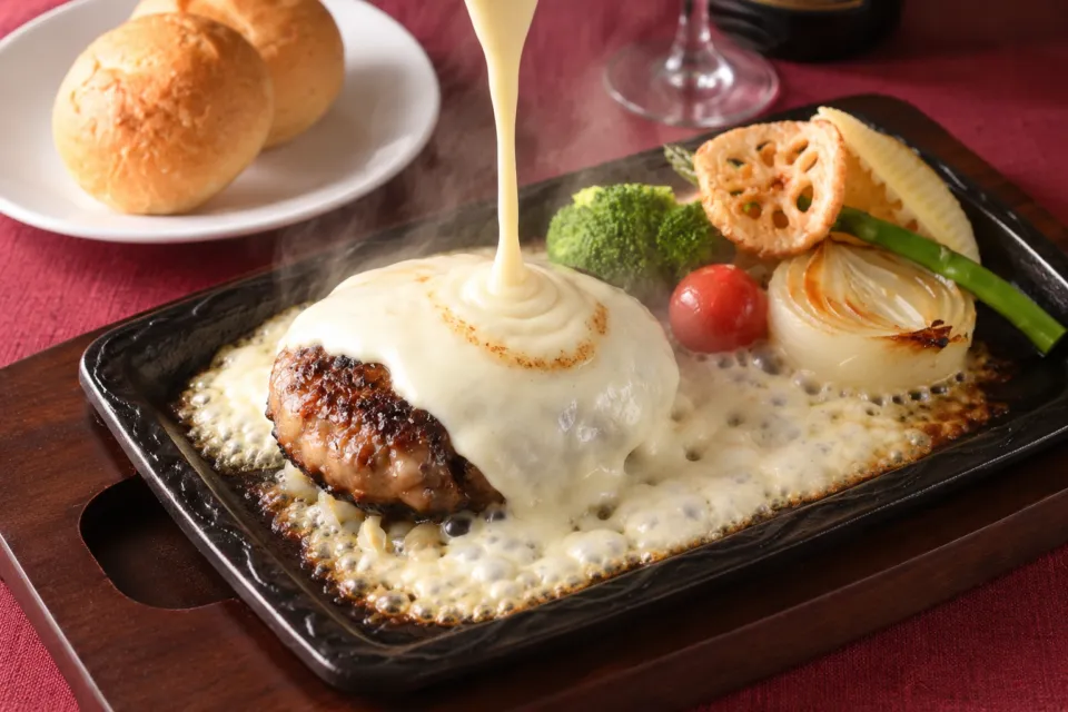 好文cafeのチーズをかけた鉄板ハンバーグ
