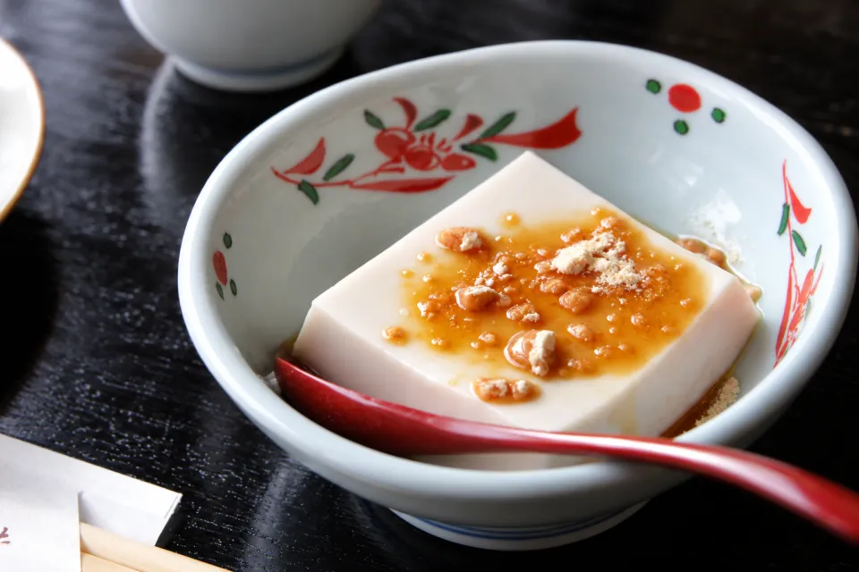 胡麻豆腐 濱田屋の和三盆をかけた胡麻豆腐