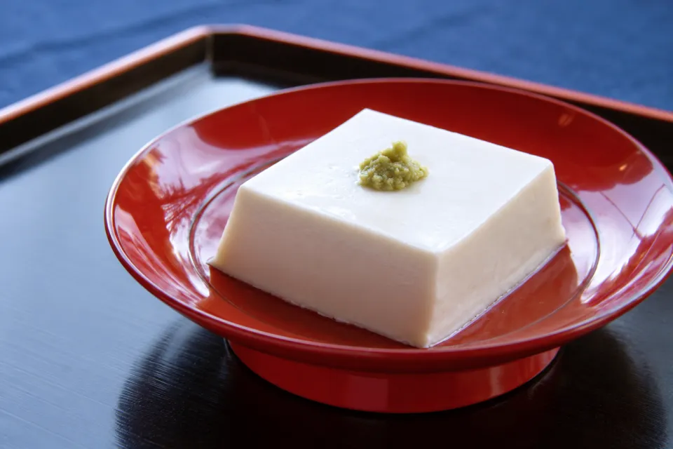 胡麻豆腐 濱田屋のわさびを添えた角型胡麻豆腐