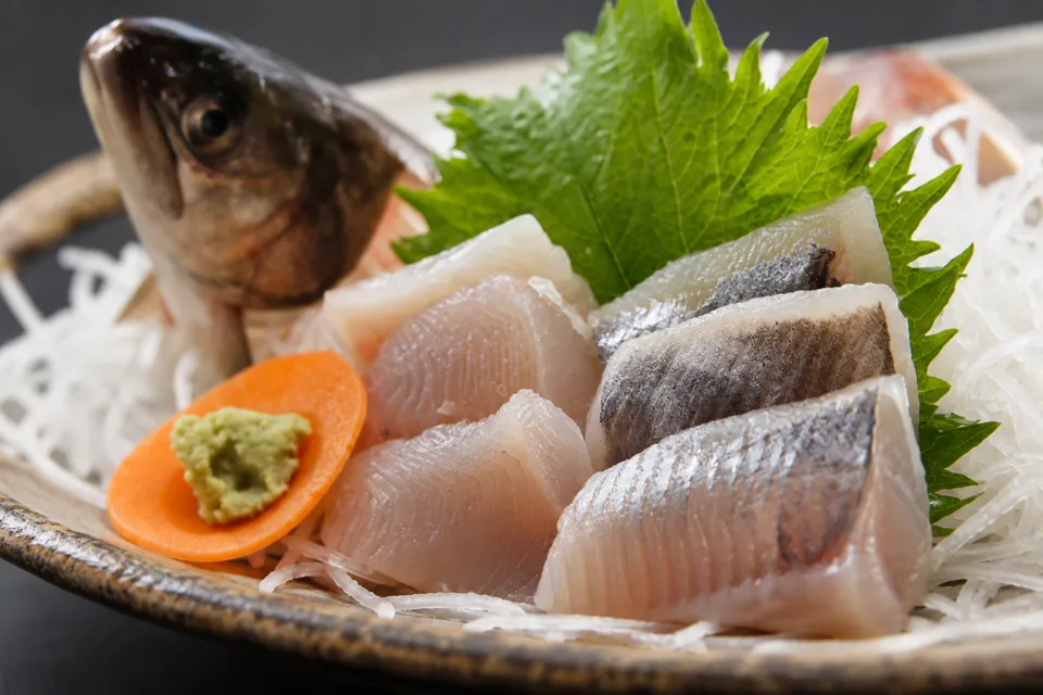 古山閣の薬味を添えた刺身
