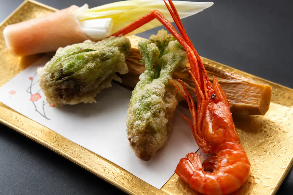 古山閣の海老と野菜の揚げ物