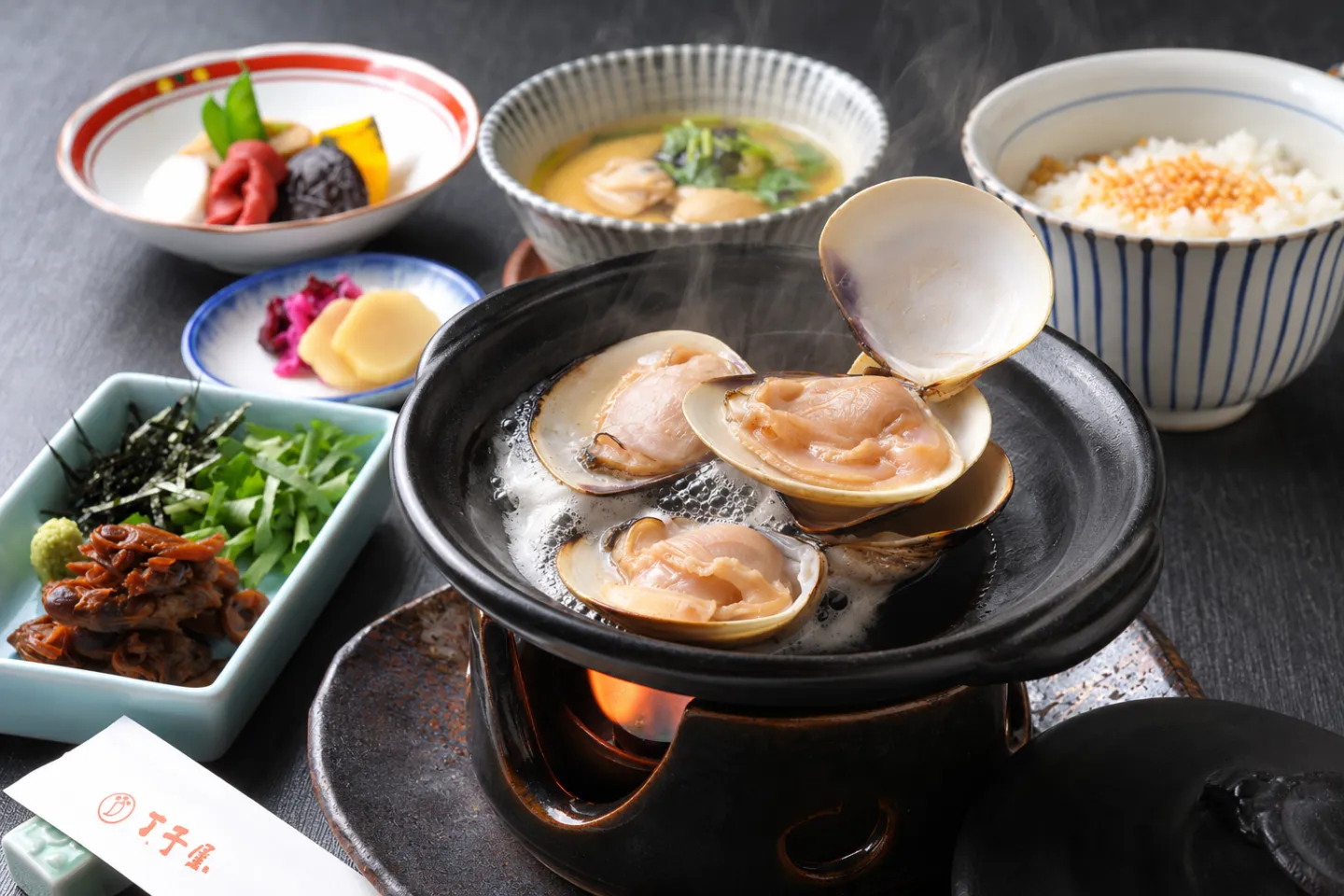 桑名 丁子屋の昼はま膳の焼き蛤と料理