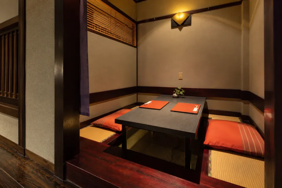 桑名 丁子屋の一階の掘ごたつ席