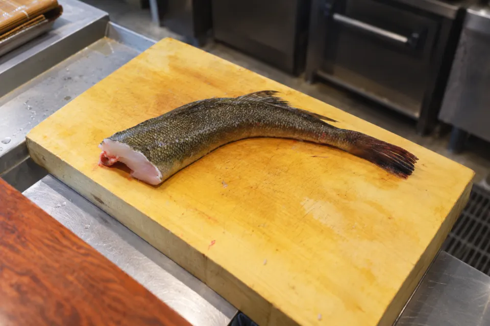 ルクーリュズの調理台の魚