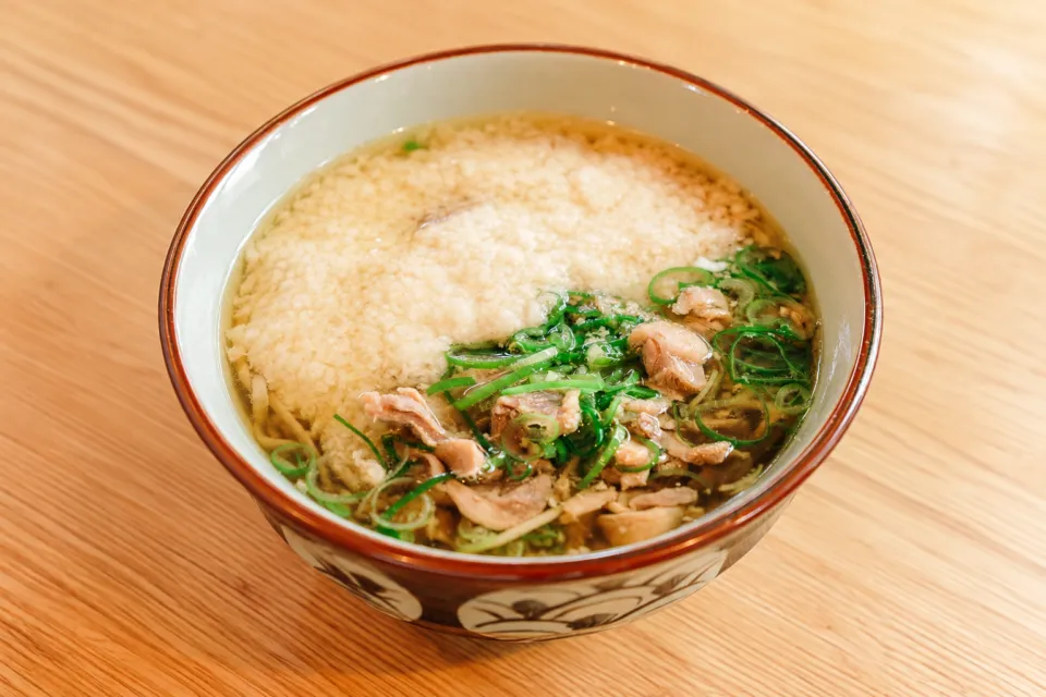 丸一蕎麦屋のかしわ山かけそば