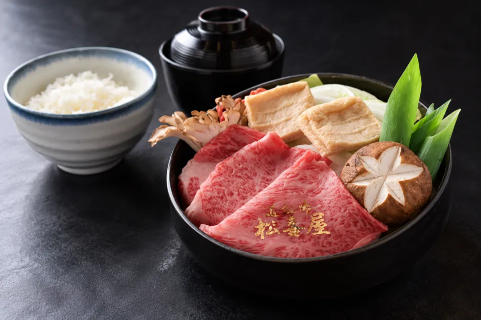 れすとらん松喜屋 本店のじゅんじゅんの肉と野菜の盛り付け例