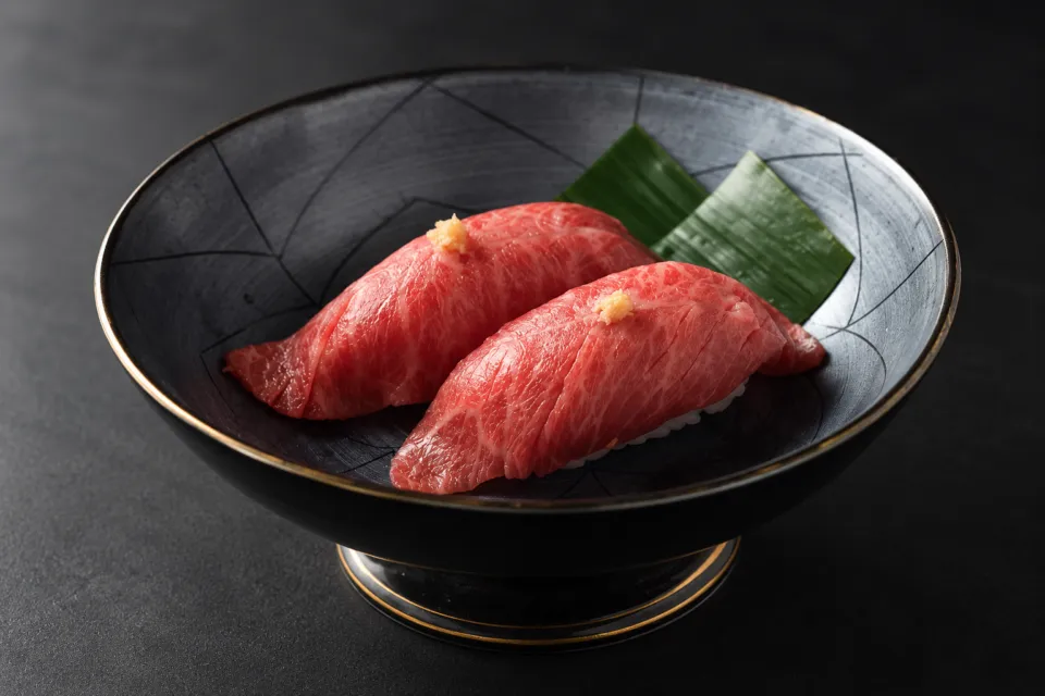 れすとらん松喜屋 本店の近江牛あぶり寿司の盛り付け例