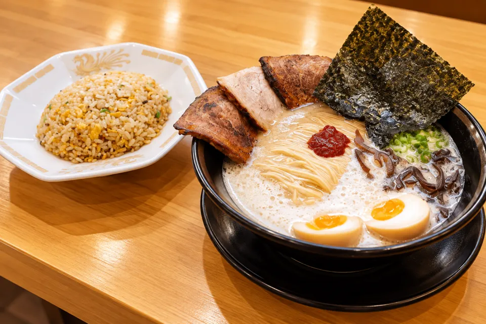 麺屋KAIDOのラーメンとチャーハン