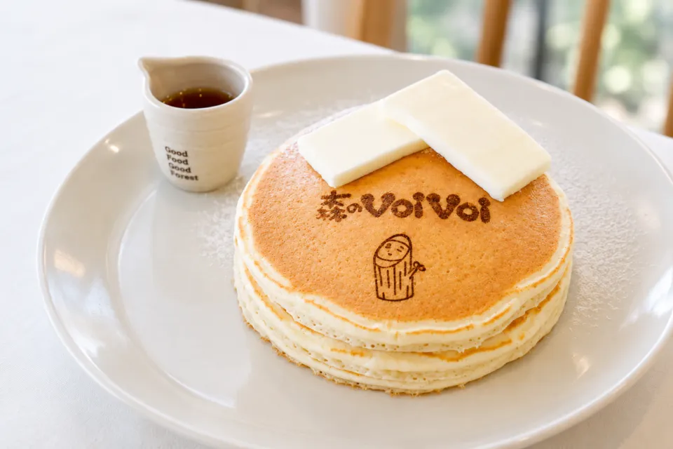 妖精の森 メッツァラウハ 森のvoivoiのバターをのせたクラシックパンケーキ