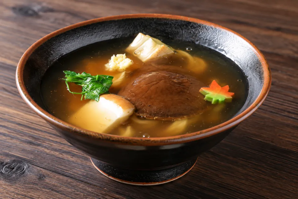 茂美志屋の大きな椎茸をのせたのっぺいうどん