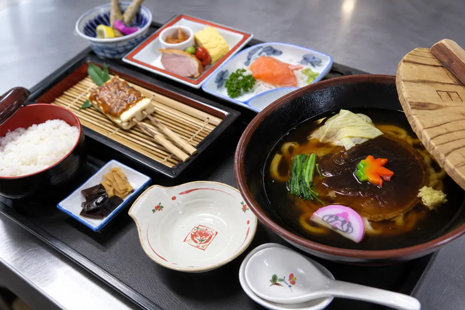 茂美志屋の琵琶の料理セット