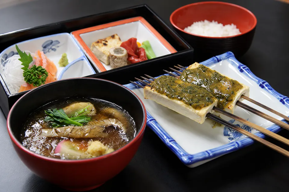 茂美志屋の御坊さん通りの料理セット
