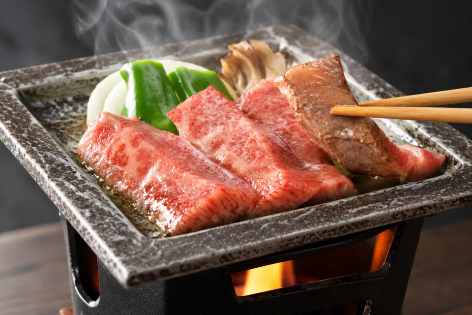 野の花 焼山荘の陶板の牛肉料理