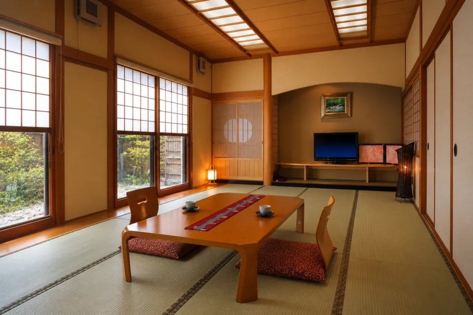 野の花 焼山荘の本館の16畳和室