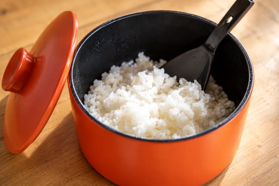 のうき屋米米のおひつに入った白いご飯