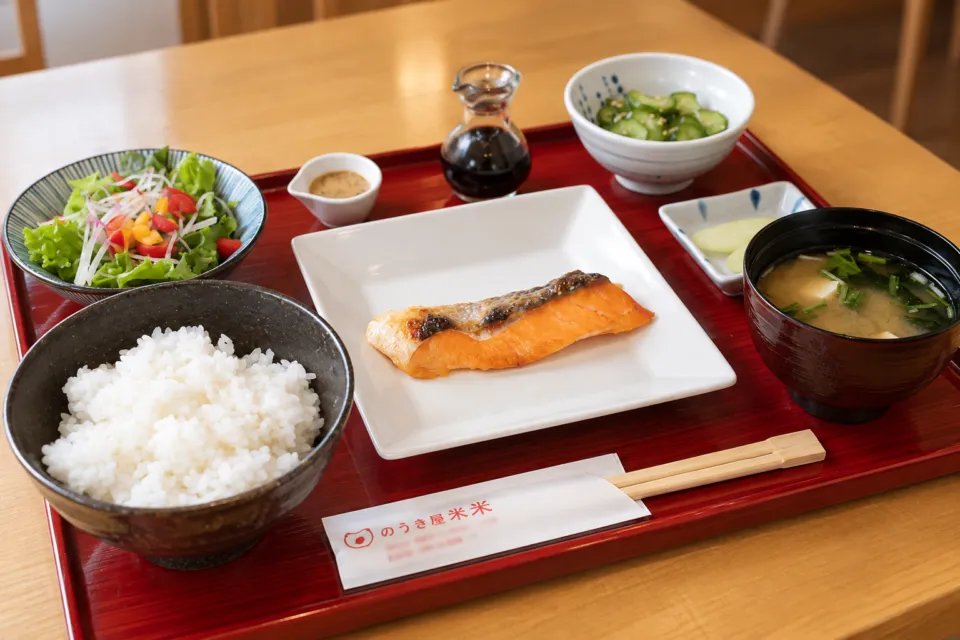 のうき屋米米の焼サケの定食