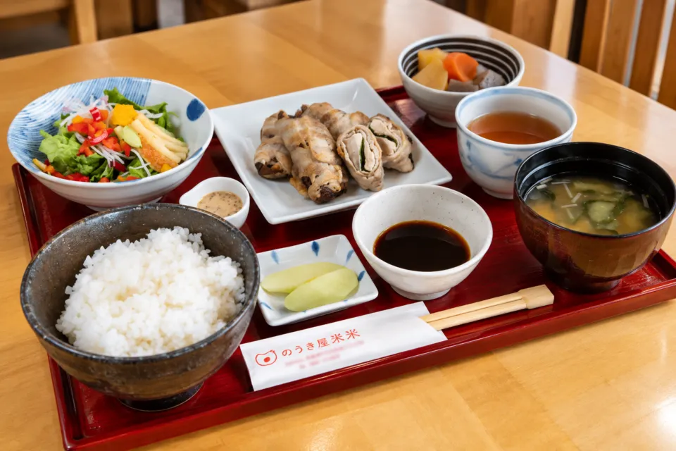 のうき屋米米のしいたけの肉巻き定食