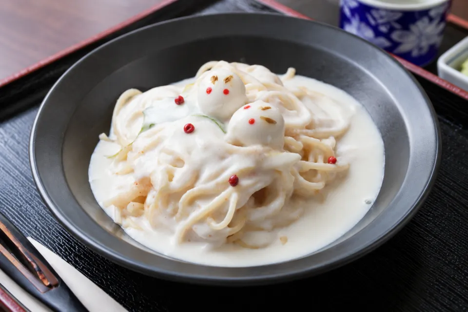 大榎庵のうずらの兎を添えた白いソースのパスタ