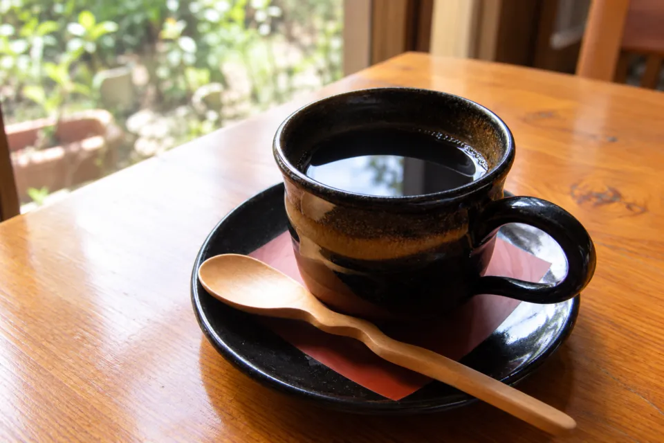 レストランこさどの黒いカップのコーヒー