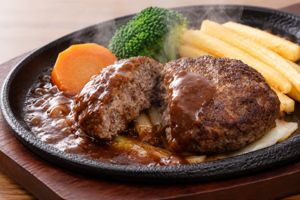 レストランこさどのハンバーグと付け合わせ