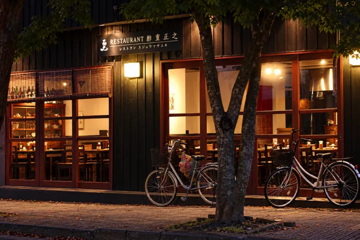 レストラン 酢重正之 軽井沢の夜の店舗外観