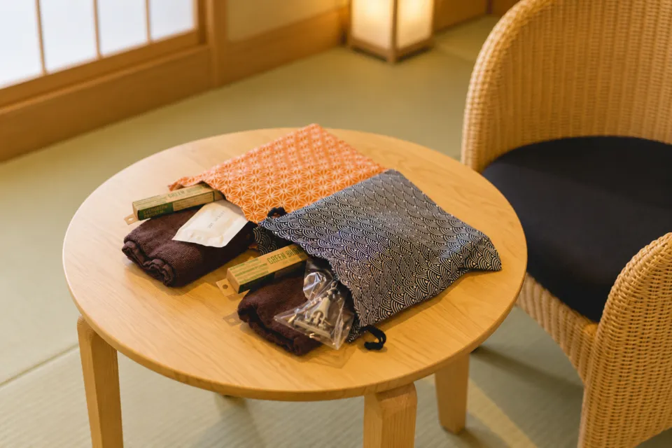 旅館ますやのテーブルに用意されたアメニティ