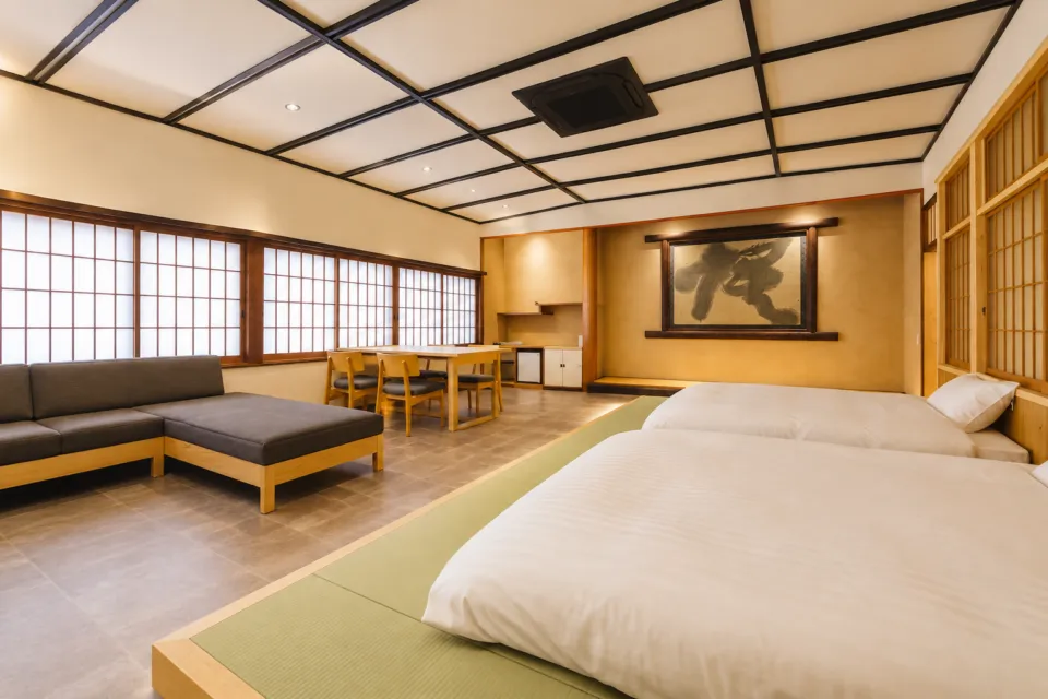 旅館ますやの綿津見の寝室とリビング