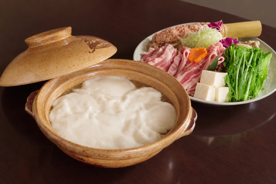 旅亭 松葉屋の白い泡が広がる薬師湯けむりふわふわ鍋