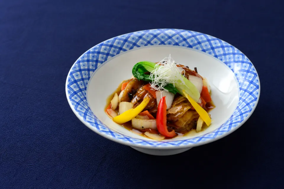 創作川魚料理 料亭 龍泉荘の野菜を添えた川魚料理