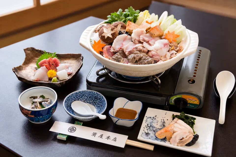 割烹旅館 肴屋本店のあんこう鍋を中心とした会食料理の一例