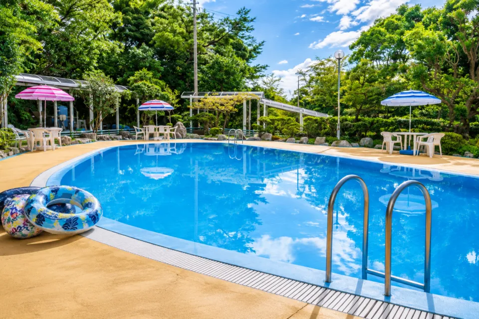 扇芳閣の夏季限定の屋外プール