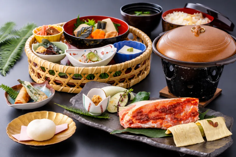 Shojin Dining 桐宝珠の豚肉と湯葉の御膳の盛付例