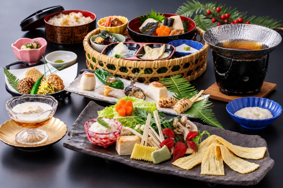 Shojin Dining 桐宝珠の湯葉を用いた御膳の盛付例