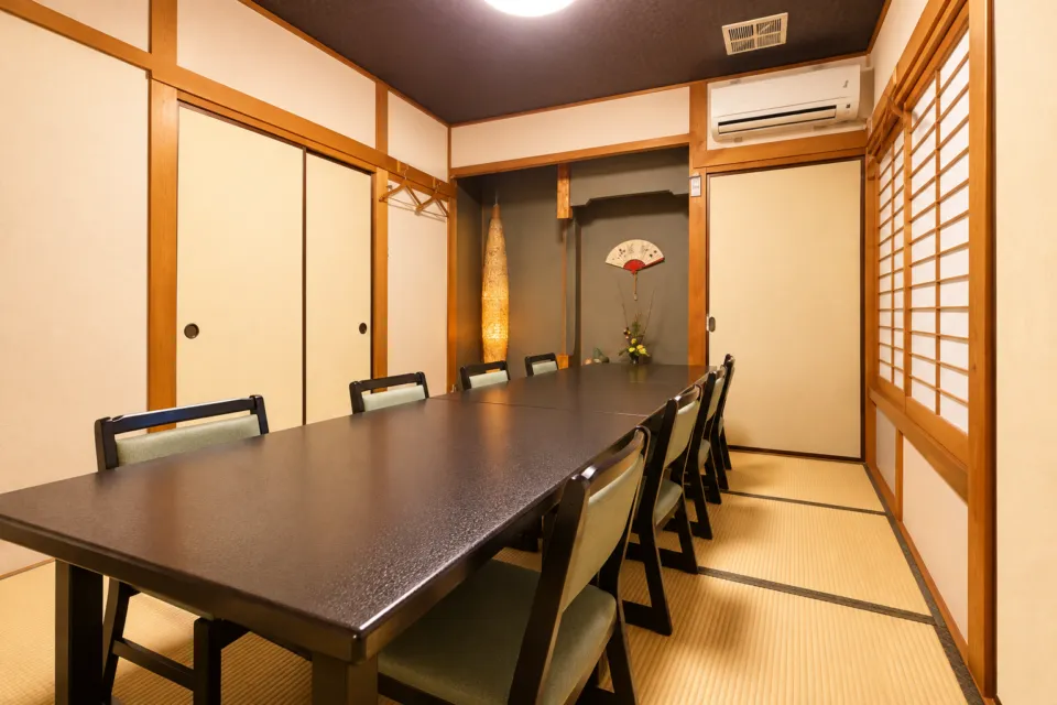 旬膳・郷土膳 和日輔のもみじのテーブル個室