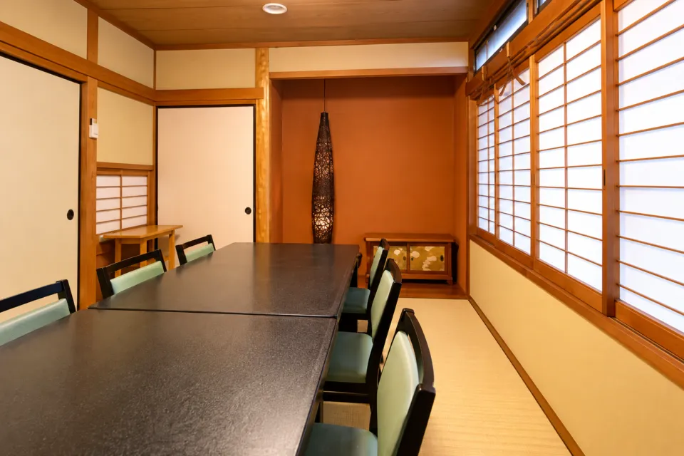 旬膳・郷土膳 和日輔のえぞ松のテーブル個室