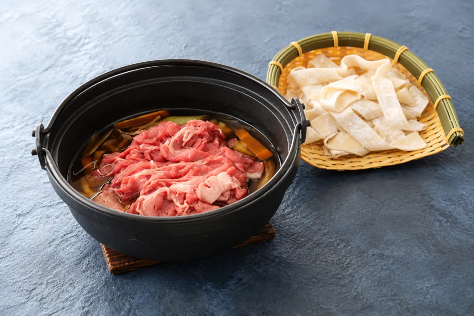 郷土料理と酔い処 蒼水庵の上州牛の鍋と幅広の生麺