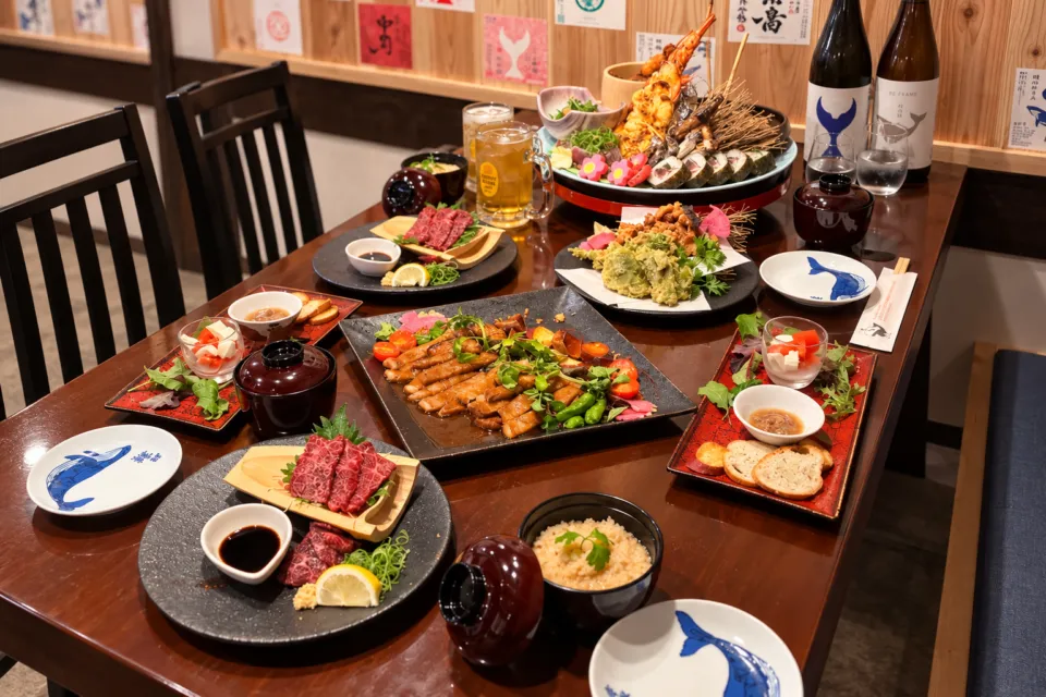 とさごはん 酔鯨亭のミニ皿鉢コースの食卓