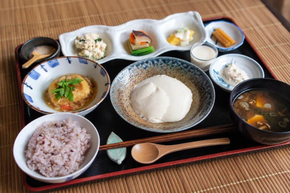 お豆ふ処 うめだ屋の秋のおとうふランチの一例