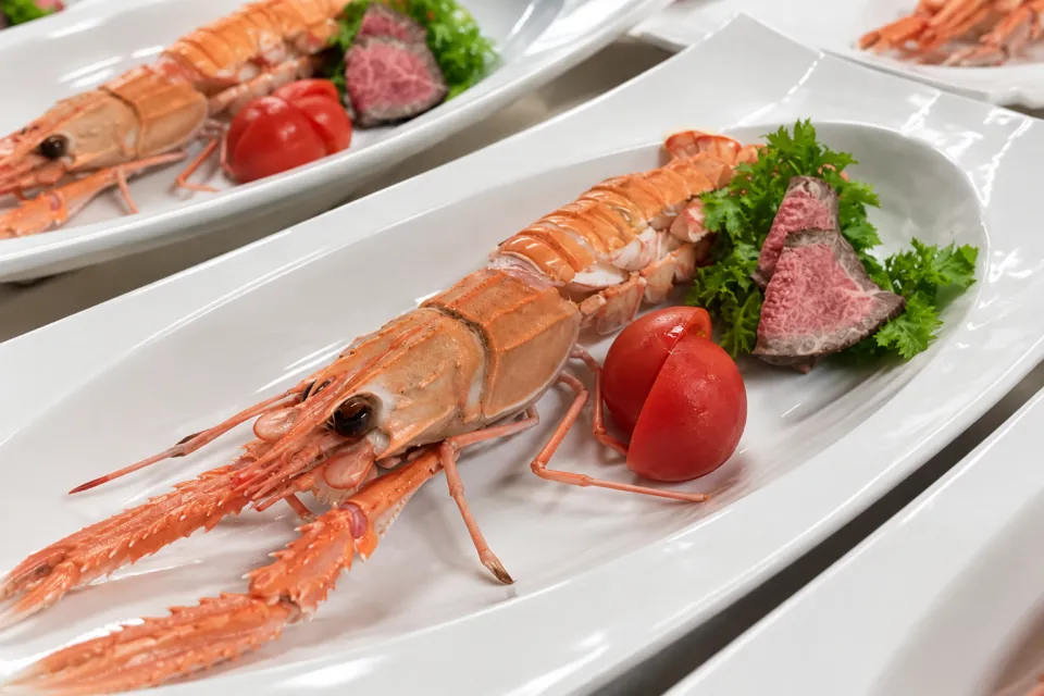 うなぎ 蓬ぜんの手長海老とトマトの一皿