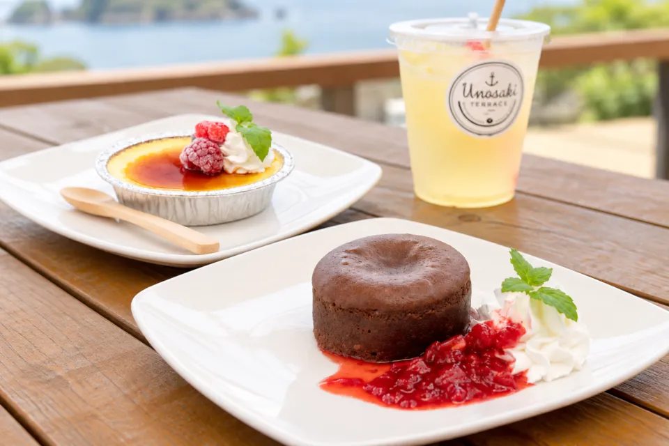 鵜ノ崎テラスのデザートと飲み物の料理例