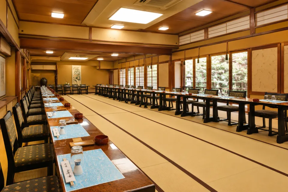 魚重楼の広間の室内